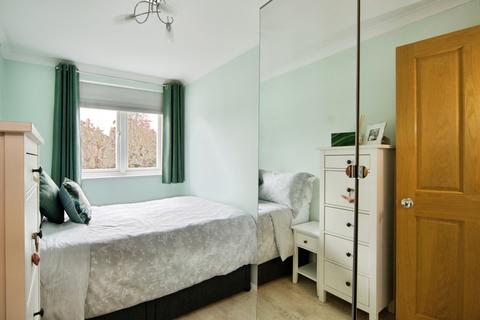 3 bedroom detached house for sale, Cromwell Avenue, Cheshunt, Waltham Cross, Hertfordshire, EN7