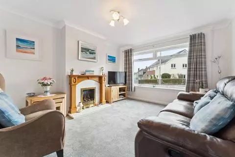 4 bedroom semi-detached house for sale - Photo 4