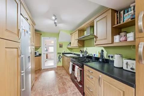4 bedroom semi-detached house for sale - Photo 19