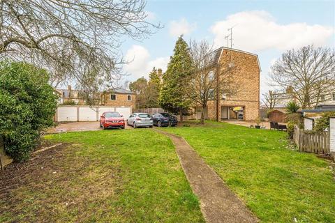 undefined, Stanley Road, Teddington TW11