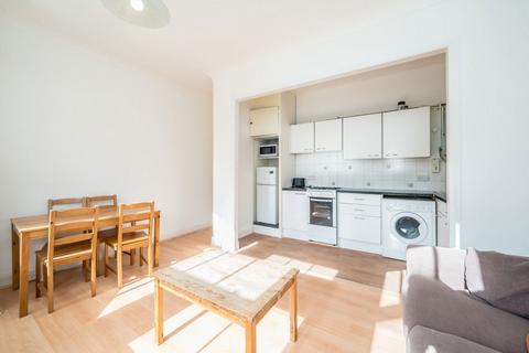 2 bedroom flat to rent, Kirkstall Road, London SW2