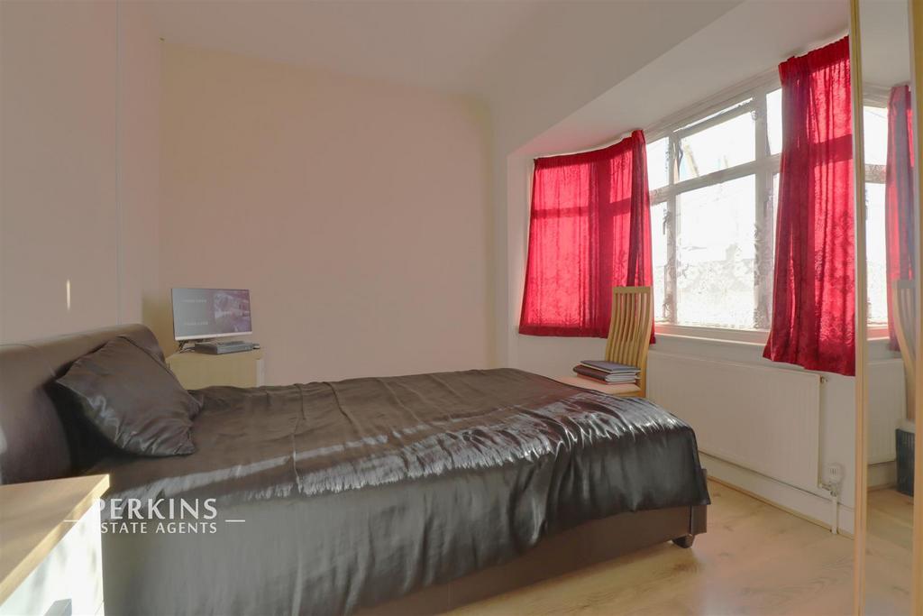 Bed 1.jpg