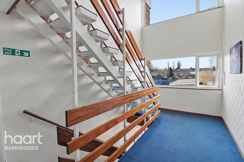 2 bedroom apartment for sale, Woodhaven Gardens, Barkingside
