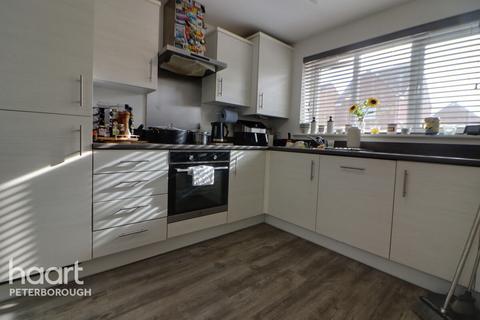 4 bedroom semi-detached house to rent, Constantine Drive, Peterborough