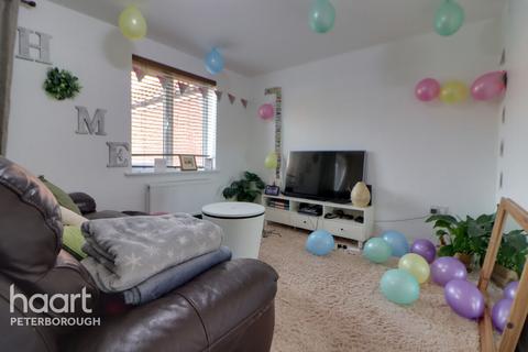 4 bedroom semi-detached house to rent, Constantine Drive, Peterborough