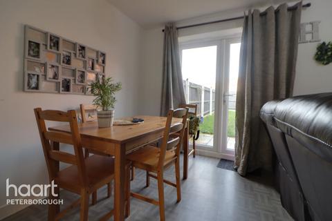 4 bedroom semi-detached house to rent, Constantine Drive, Peterborough