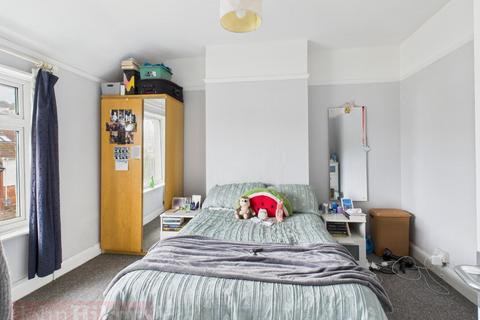 4 bedroom terraced house to rent, Coombe Road, Brighton