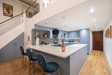 3 bedroom duplex for sale, Old Kent Road, London, SE1