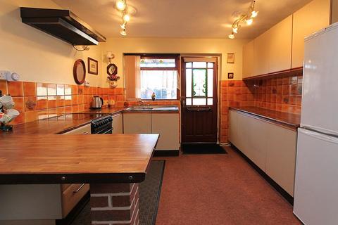 2 bedroom semi-detached house for sale, Commonside, Brierley Hill, DY5