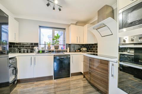 6 bedroom semi-detached house for sale, Landsdowne Road, Yaxley, Peterborough