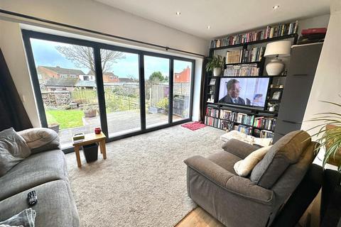 4 bedroom semi-detached house for sale, Huddersfield Road.,, Liversedge