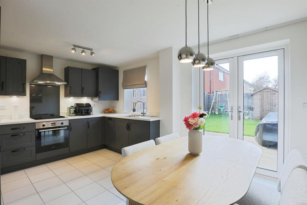 3 bedroom semi-detached house for sale
