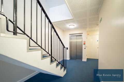 1 bedroom apartment to rent, Hanworth Road, Hounslow, TW3