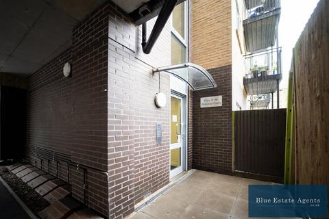 1 bedroom apartment to rent, Hanworth Road, Hounslow, TW3