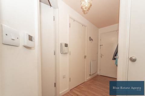 1 bedroom apartment to rent, Hanworth Road, Hounslow, TW3