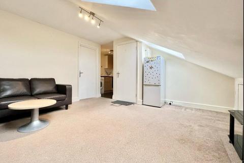 1 bedroom flat to rent, Highcliffe Gardens, Ilford IG4