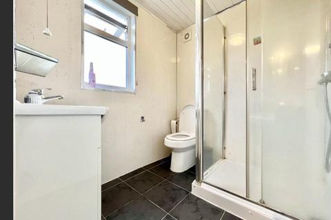 1 bedroom flat to rent, Highcliffe Gardens, Ilford IG4