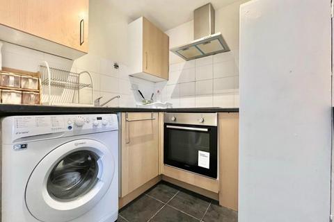 1 bedroom flat to rent, Highcliffe Gardens, Ilford IG4