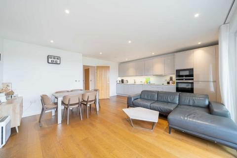3 bedroom flat for sale, Lismore Boulevard, London NW9
