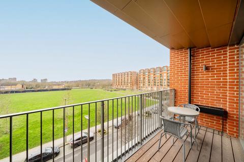 3 bedroom flat for sale, Lismore Boulevard, London NW9
