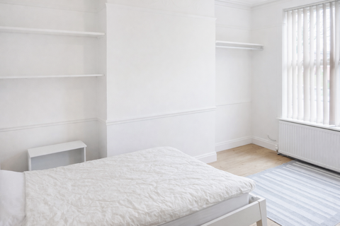 4 bedroom terraced house to rent, Dickenson Road - Student House - 2026/ 27