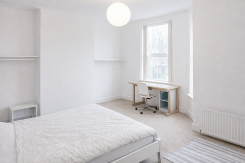 4 bedroom terraced house to rent, Dickenson Road - Student House - 2026/ 27