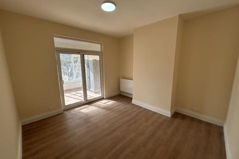 3 bedroom terraced house to rent, Easternville Gardens, ILFORD IG2