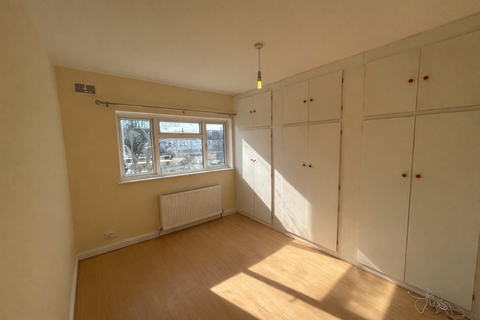 3 bedroom terraced house to rent, Easternville Gardens, ILFORD IG2