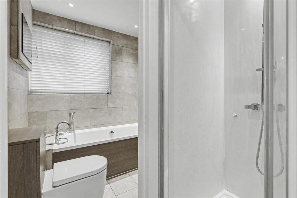 Bathroom a.JPG