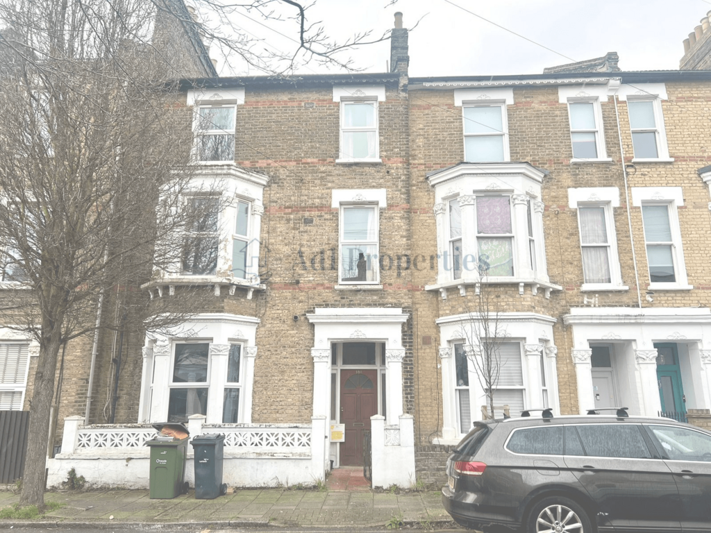 Three Bed Flat to let in Clapham