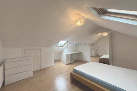 3 bedroom flat to rent, Tasman Road, SW9