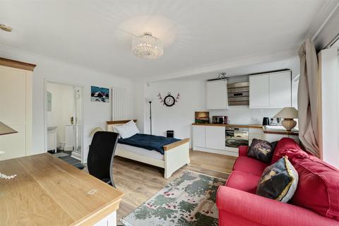 undefined, Mead Way, Bromley