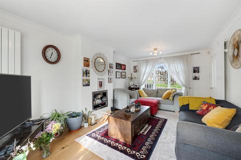 undefined, Mead Way, Bromley BR2