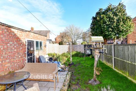 3 bedroom terraced house for sale, Hipley Road, Havant, Hampshire