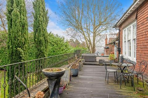 3 bedroom terraced house to rent, Ferncroft Avenue, Hampstead, NW3