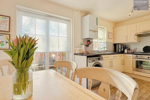 4 bedroom terraced house for sale, Claremont, Pudsey, LS28 7DQ