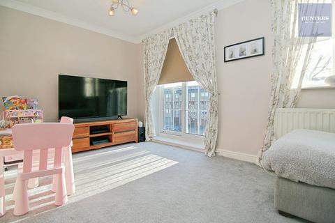 4 bedroom terraced house for sale, Claremont, Pudsey, LS28 7DQ