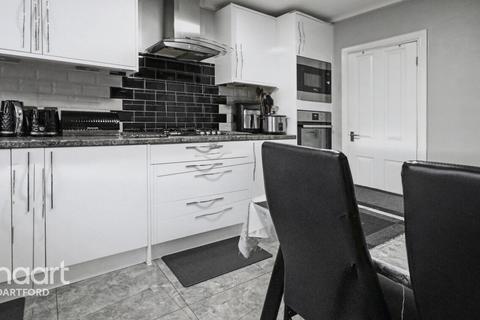 3 bedroom end of terrace house to rent, Tooley Street, Gravesend