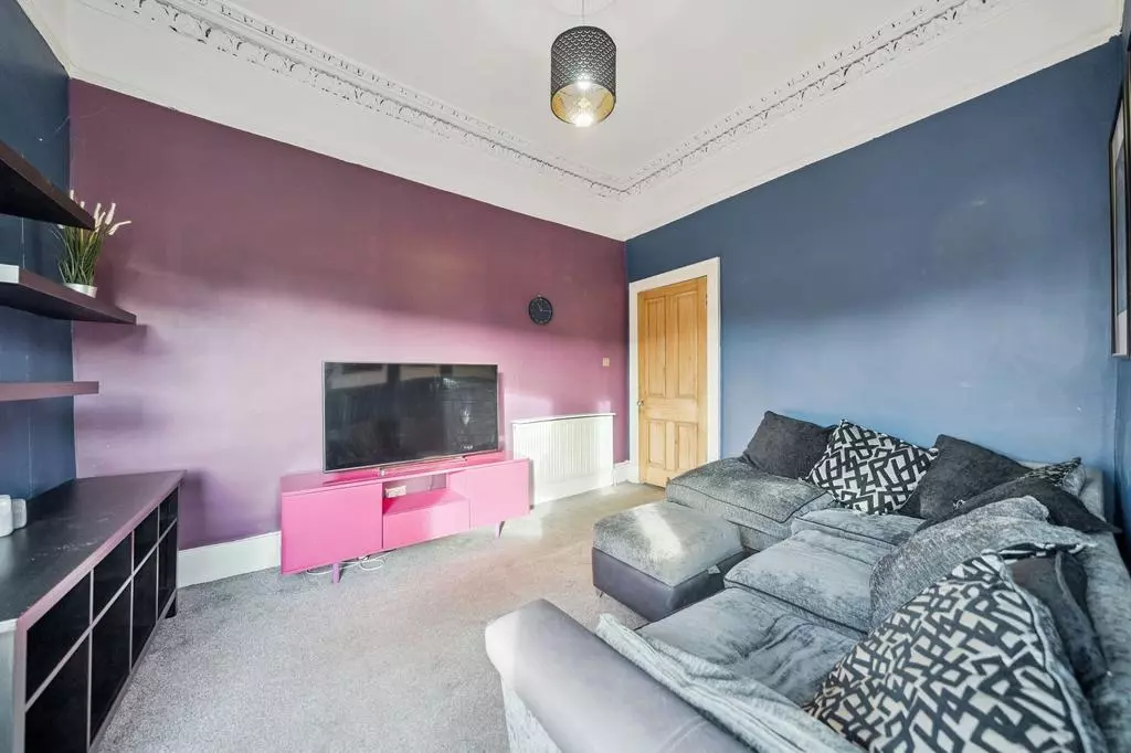 2 bedroom flat for sale - Photo 7
