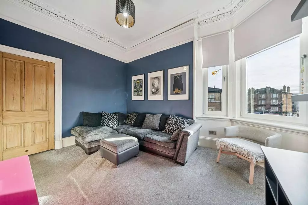 2 bedroom flat for sale - Photo 9