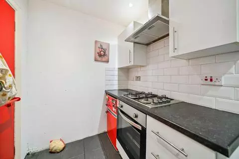 2 bedroom flat for sale - Photo 16