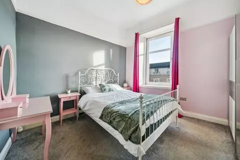 2 bedroom flat for sale - Photo 19