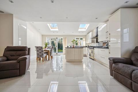 3 bedroom detached house for sale, Raglan Gardens, Watford WD19
