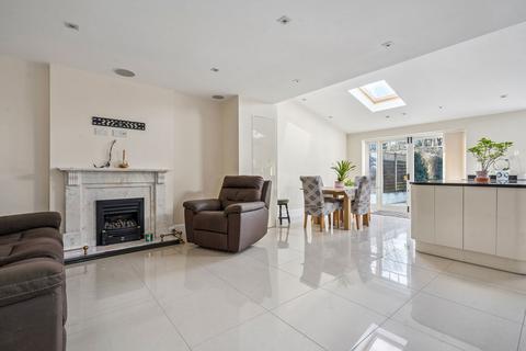 3 bedroom detached house for sale, Raglan Gardens, Watford WD19