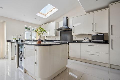 3 bedroom detached house for sale, Raglan Gardens, Watford WD19
