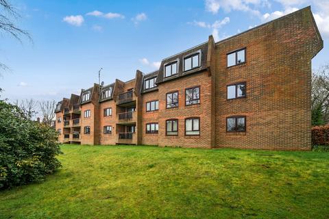 2 bedroom flat for sale, Romley Court, Farnham, Surrey, GU9