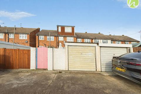 4 bedroom terraced house for sale, Larkswood Road, Corringham, SS17