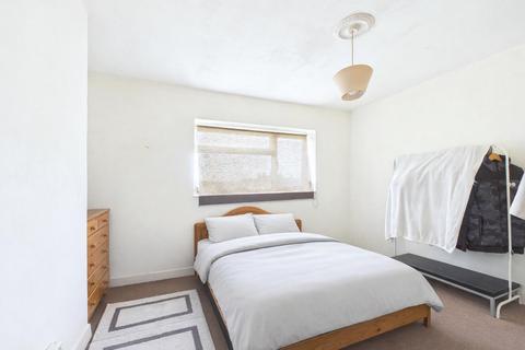 2 bedroom flat for sale, Lodge Lane, New Addington, Croydon