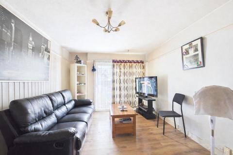 2 bedroom flat for sale, Lodge Lane, New Addington, Croydon