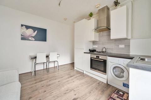 1 bedroom flat to rent, Preston Close, Elephant and Castle, London, SE1